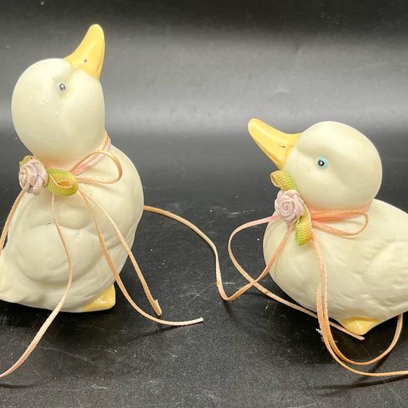 Vintage DEPT56  Duckling With A Pink Ribbon  Figurine - Porcelain   Retired Set - Picture 6 of 13